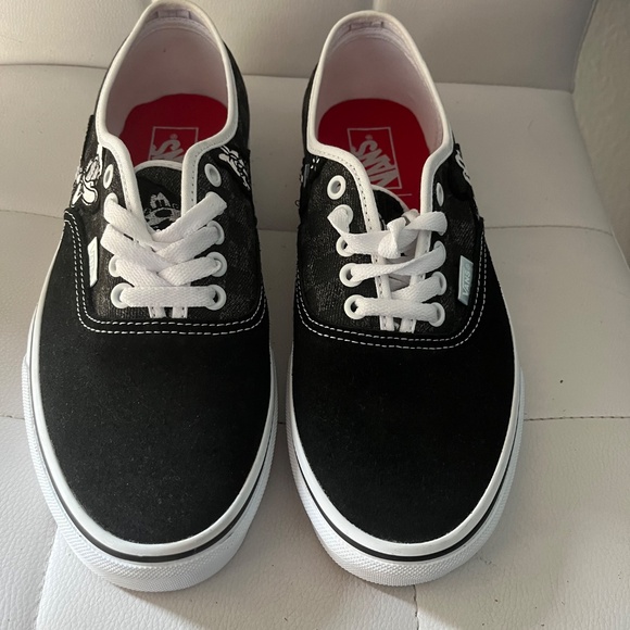 Vans Disney 100 - Picture 3 of 10